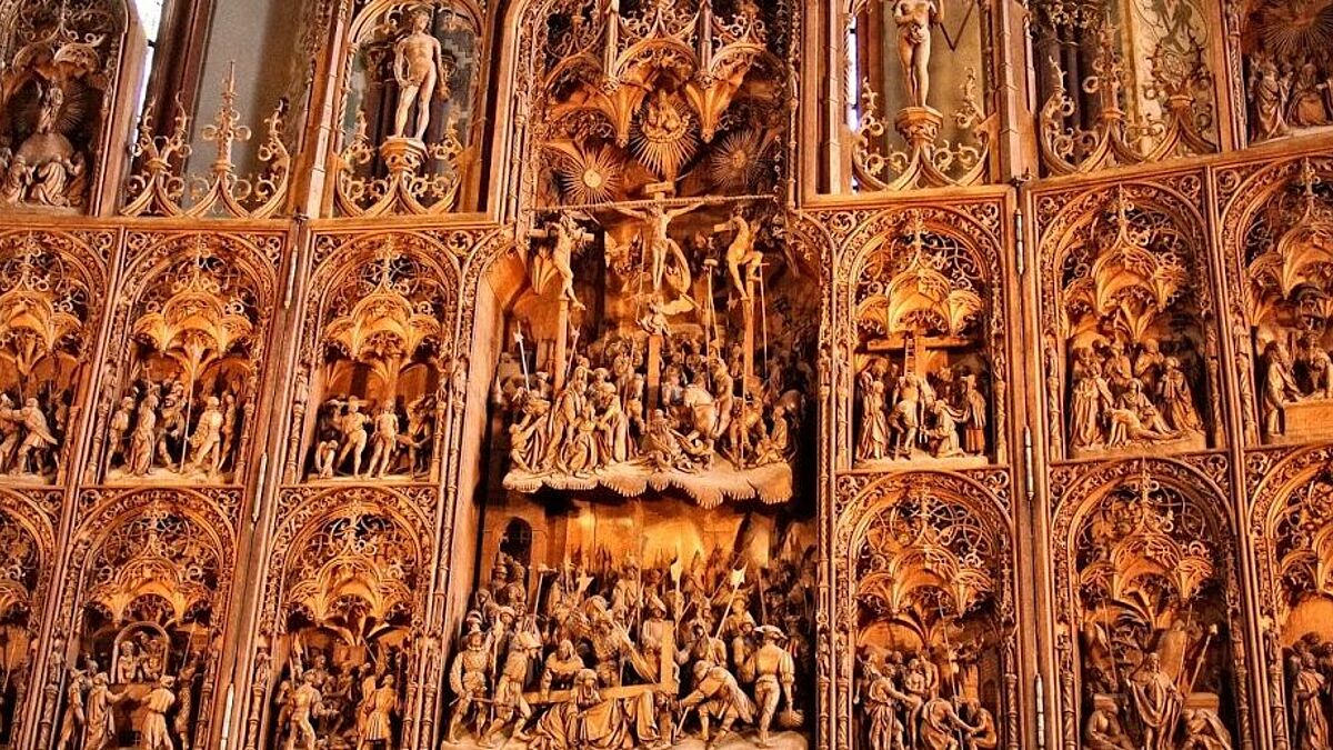 Blick auf den Brüggemann-Altar aus den Jahren 1517 bis 1521 mit seinen fast 400 geschnitzten Figuren aus Eichenholz