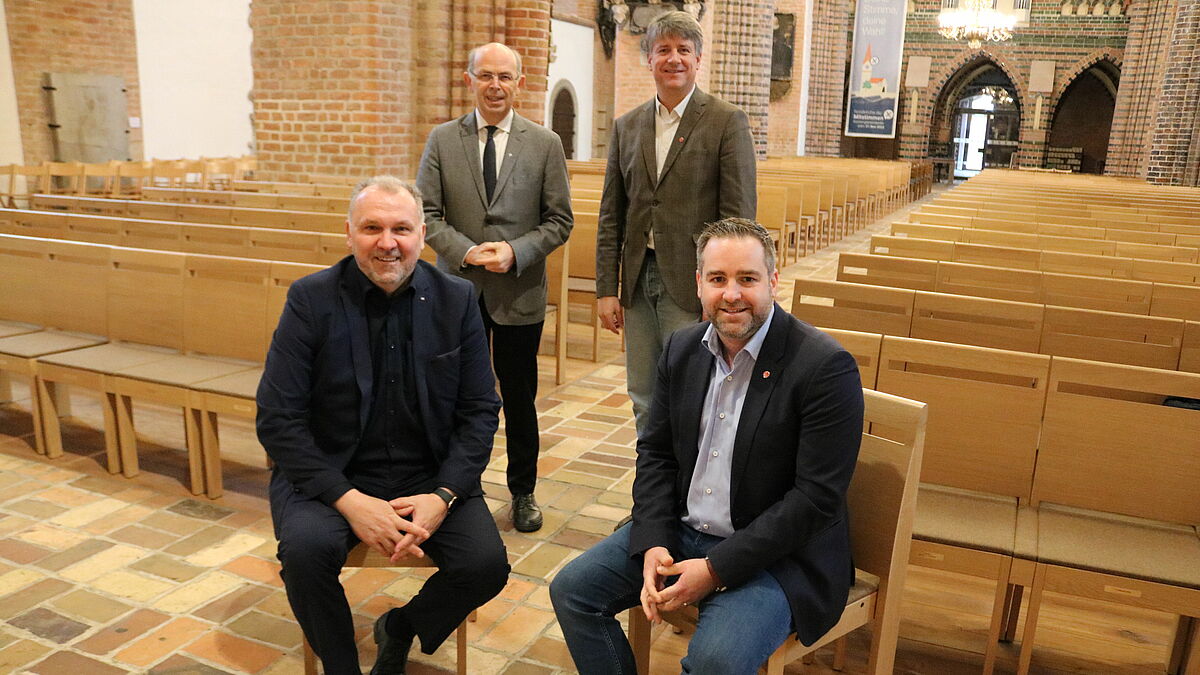 Dom-Freundeskreis und VR-Bank Schleswig-Mittelholstein beteiligen großzügig - Webseite des Doms in Schleswig
