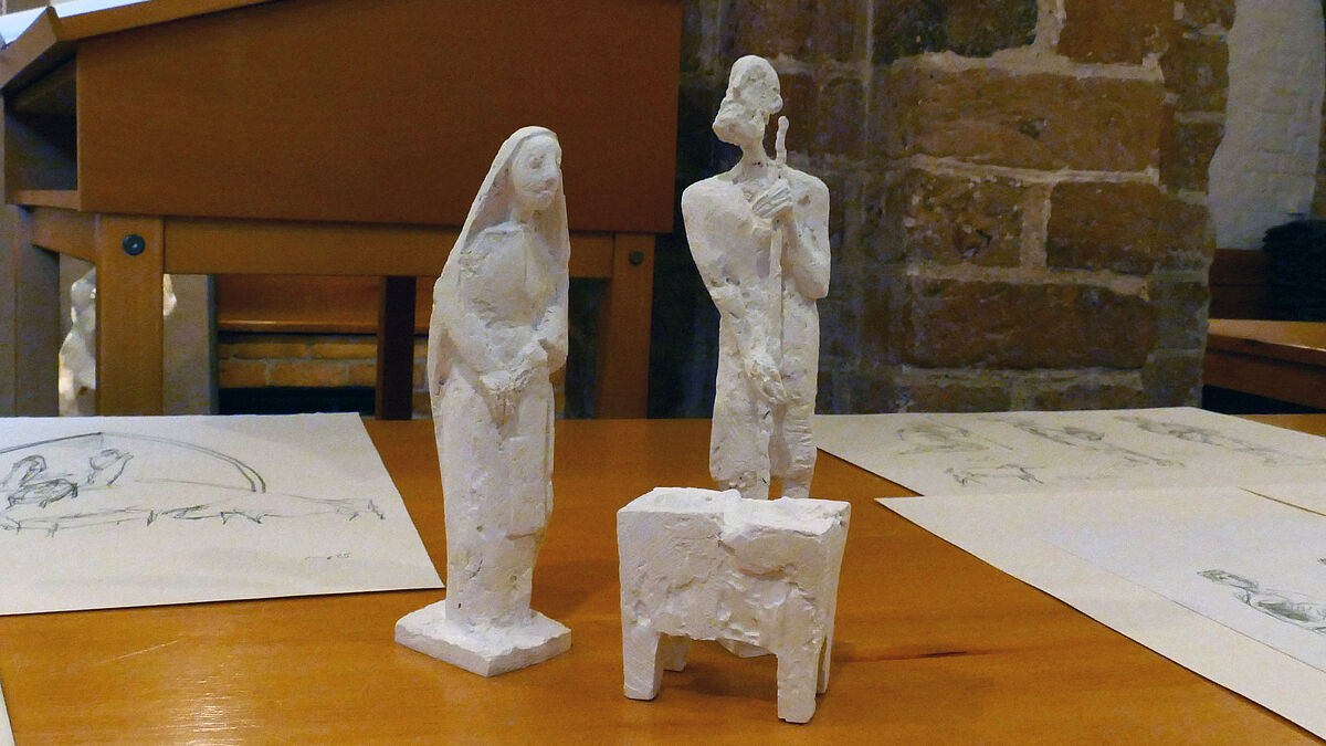 Der ausgesuchte Entwurf vom Künstler Michael Jastram mit den Gestalten von Maria, Joseph und dem Jesuskind in der Krippe.