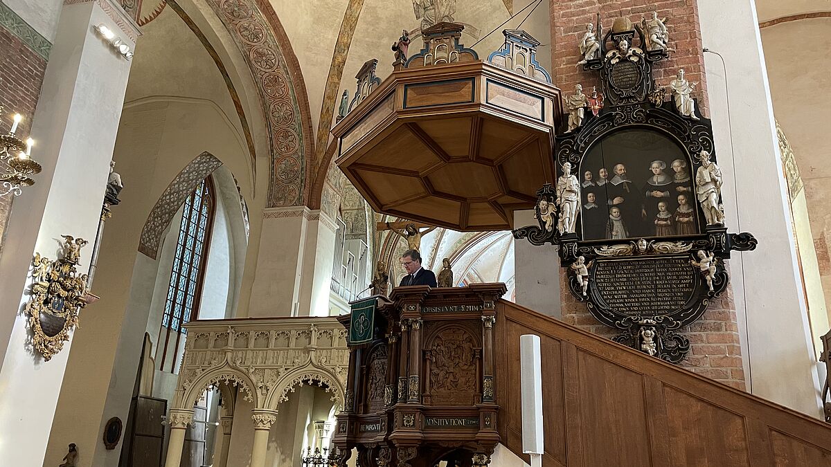 Spitzenkandidat Dr. Bernd Buchholz bei seiner Kanzelrede im Schleswiger Dom