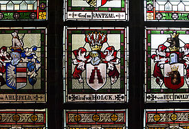 Glasfenster im Südschiff des Domes mit den Wappen der Stifterfamilien, Foto: Rademacher/Nordkirche
