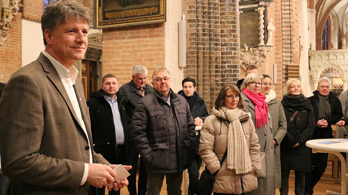 Michael Dübbers erläuterte den Besucherinnen und Besuchern die Sanierungsmaßnahmen 