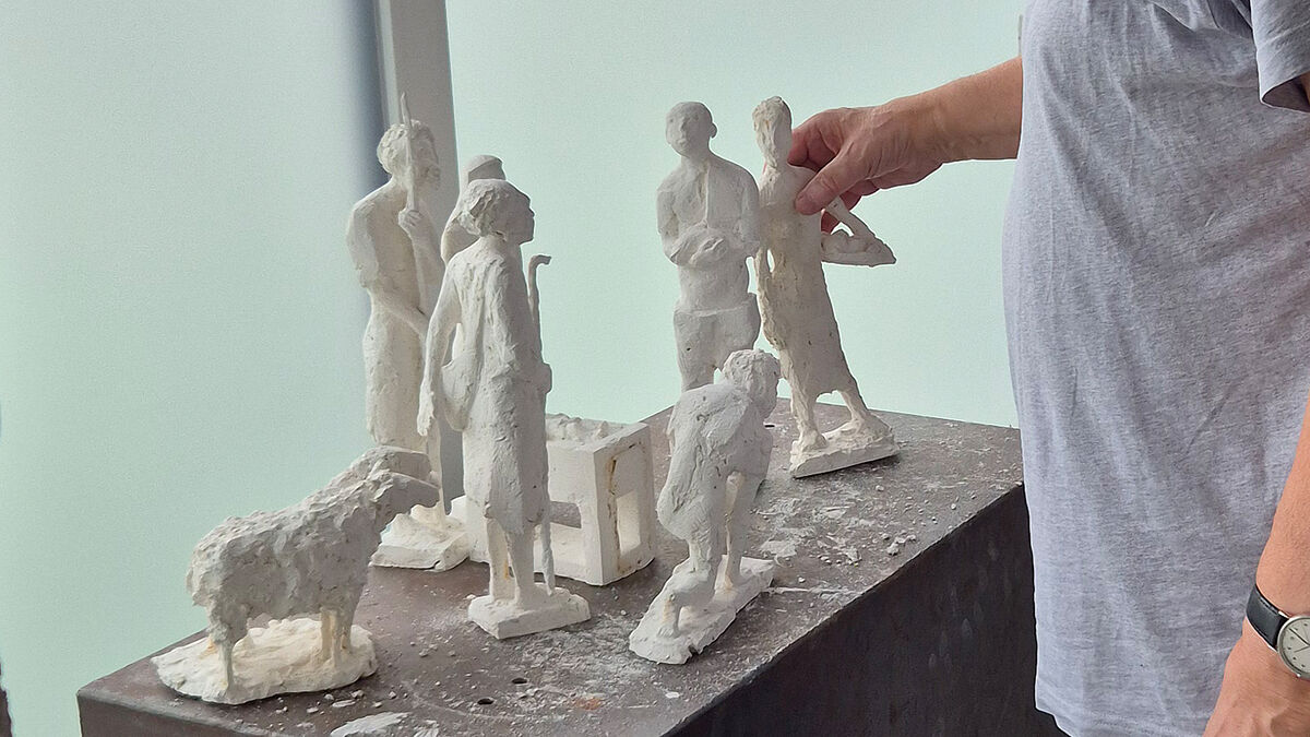 Die fertigen Entwürfe für die Krippe im Schleswiger Dom stehen im Atelier des Künstlers bereit für den Guss.