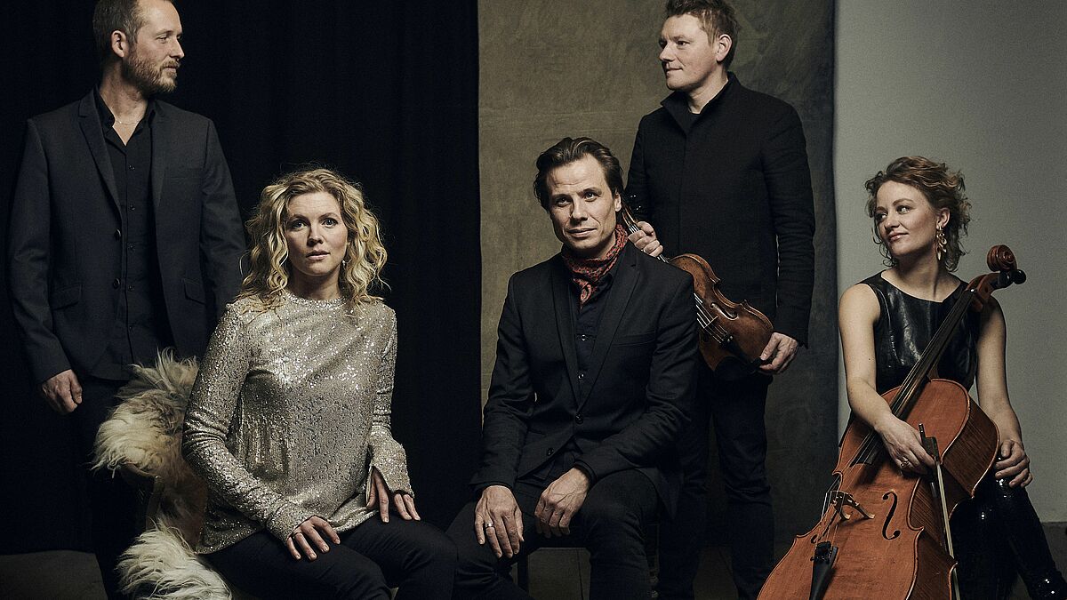 Harald Haugaard und Helene Blum plus Band spielen in Schleswig