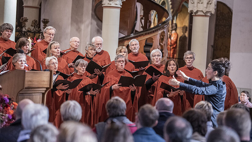 Die Schleswiger Domkantorei unter der Leitung von Domkantorin Mahela T. Reichstatt